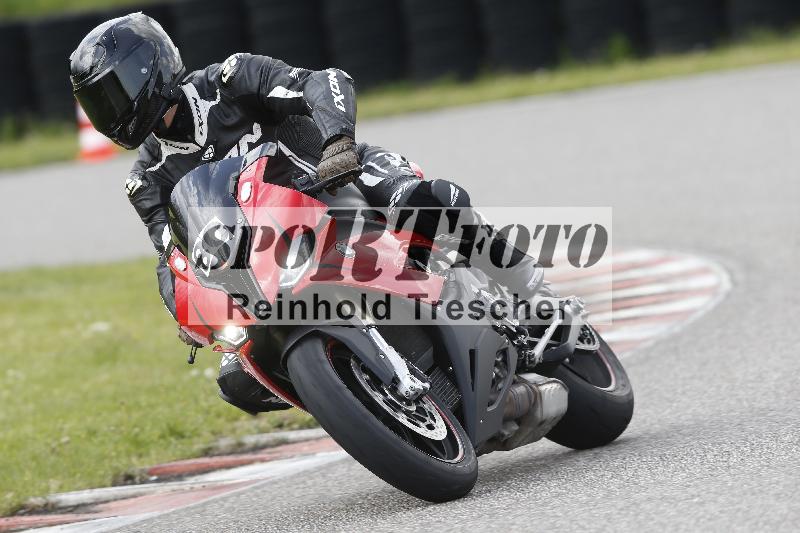 /Archiv-2025/09 22.04.2025 Cornu Master School ADR/rot-rouge/80